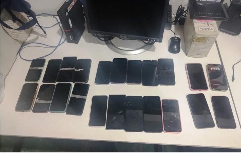 CELULARES FURTADOS NA FENAMILHO AGUARDAM PARA SEREM RETIRADOS EM UBERLÂNDIA