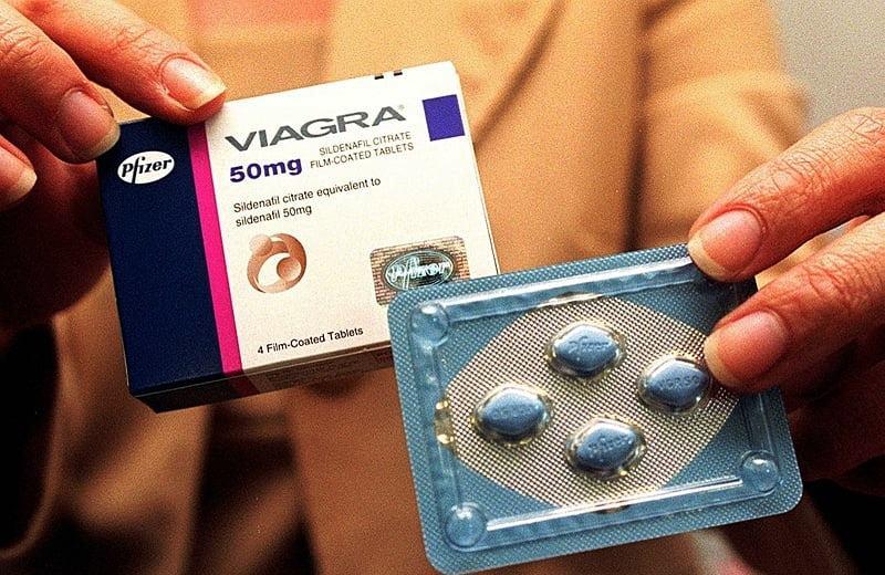 DEPUTADOS PROPÕEM ABSORVENTE LIVRE DE IMPOSTOS E VIAGRA COM ALÍQUOTA DE 40%
