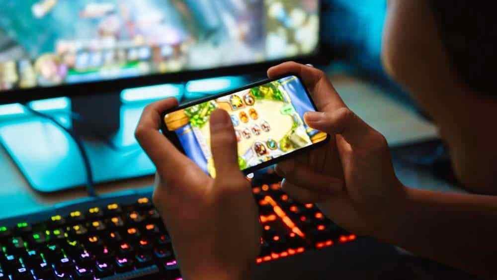 MÃE DIZ QUE FILHO DE 12 ANOS GASTOU R$ 5 MIL COM JOGOS ONLINE