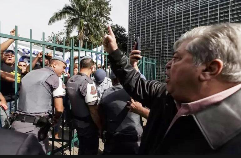 OFICIALIZAÇÃO DE CANDIDATURA DE DATENA É MARCADA POR CONFUSÃO EM SÃO PAULO