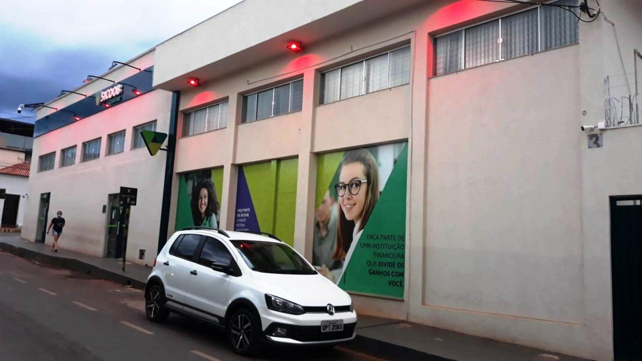 MANUTENÇÃO EM REDE ELÉTRICA ALTERA EXPEDIENTE DE AGÊNCIA DO SICOOB CREDIVAZ EM VAZANTE