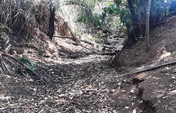 CÓRREGO SECA COMPLETAMENTE E MORADORES FICAM SEM ÁGUA EM PATOS DE MINAS