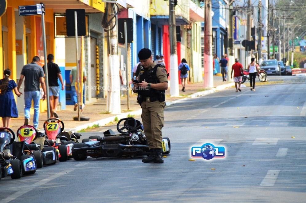 KART DESGOVERNADO ATROPELA PÚBLICO DURANTE DESFILE CÍVICO EM PATROCÍNIO