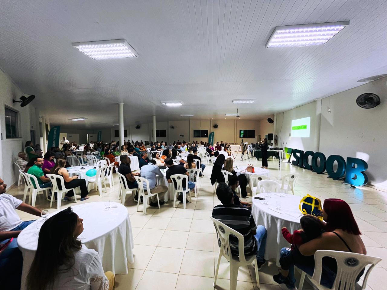 SICOOB CREDIVAZ PROMOVE ENCONTRO DE COOPERADOS EM VAZANTE