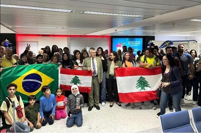 AVIÃO DA FAB CHEGA AO BRASIL COM 229 BRASILEIROS REPATRIADOS DO LÍBANO