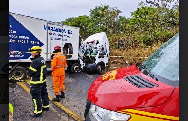 HOSPITAL DIVULGA NOMES DE VÍTIMAS FATAIS EM ACIDENTE COM AMBULÂNCIA DE VAZANTE