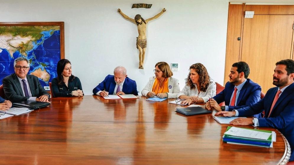 LULA SANCIONA LEI QUE ENDURECE PENAS DE FEMINICÍDIO