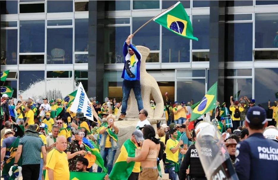 NENHUM DOS CANDIDATOS ENVOLVIDOS NOS ATOS DE 8 DE JANEIRO FOI ELEITO