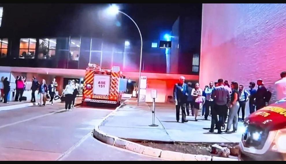 PRINCÍPIO DE INCÊNDIO ASSUSTA SERVIDORES DE ANEXO DO STF