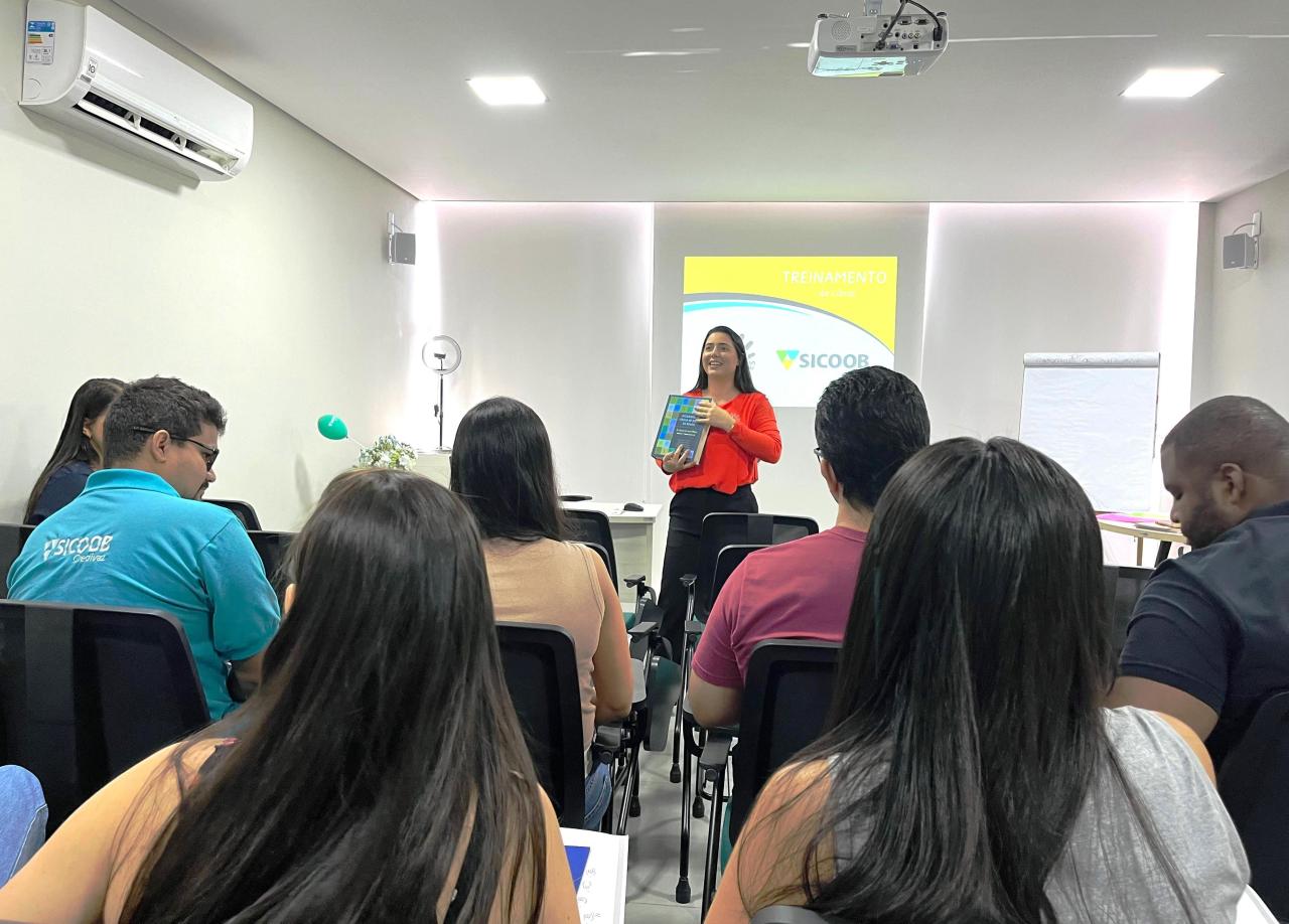 SICOOB CREDIVAZ OFERECE CURSO DE LIBRAS PARA COLABORADORES
