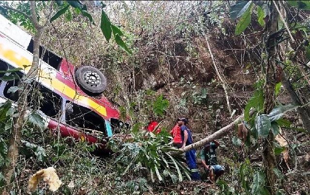 ACIDENTE COM ÔNIBUS ESCOLAR MATA 18 PESSOAS EM ALAGOAS