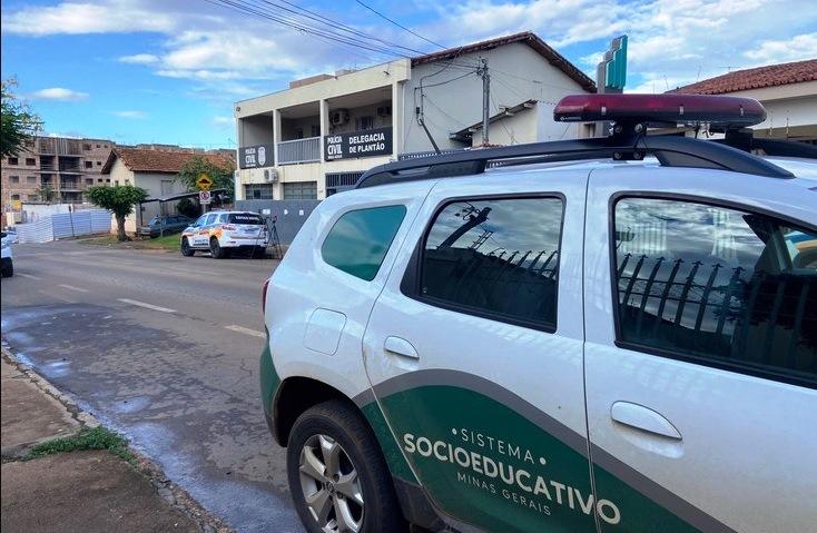 ADOLESCENTE QUE ESFAQUEOU O PAI APÓS ‘CHINELADAS’ É TRANSFERIDA PARA BH