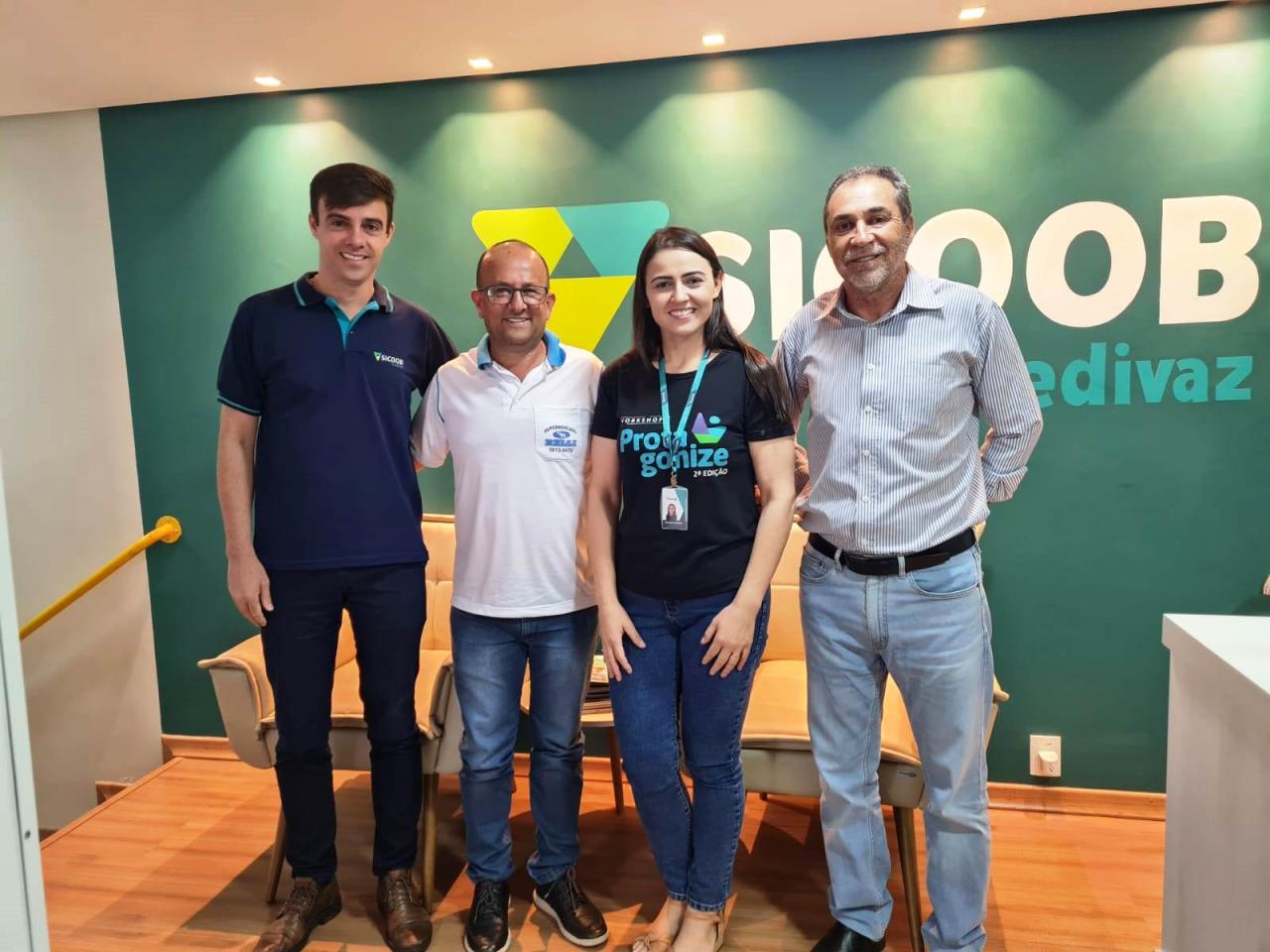 SICOOB CREDIVAZ ALINHA PLANEJAMENTO ESTRATÉGICO COM A CDL/VAZANTE E O SEBRAE