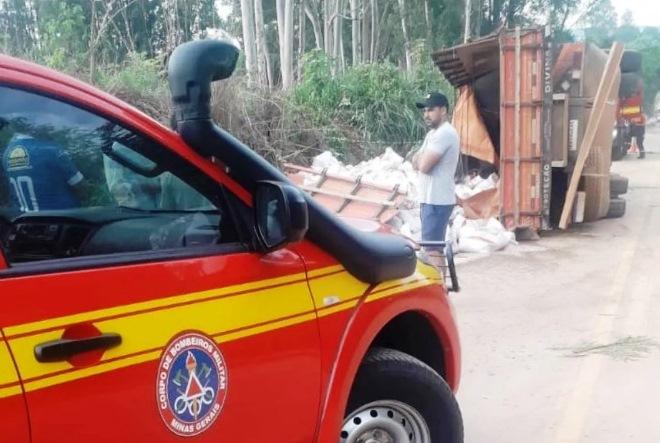 CAMINHONEIRO MORRE AO DESVIAR DE ÁRVORE CAÍDA NO TRECHO COROMANDEL/VAZANTE DA MG-188