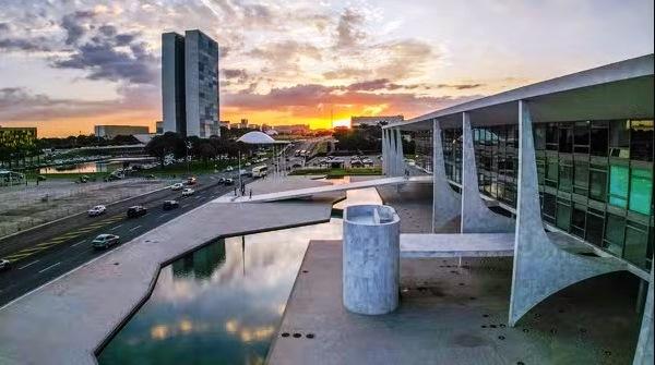 MOEDAS NOS ESPELHOS D'ÁGUA DO PLANALTO E DO ALVORADA VÃO PARA O CAIXA DO GOVERNO