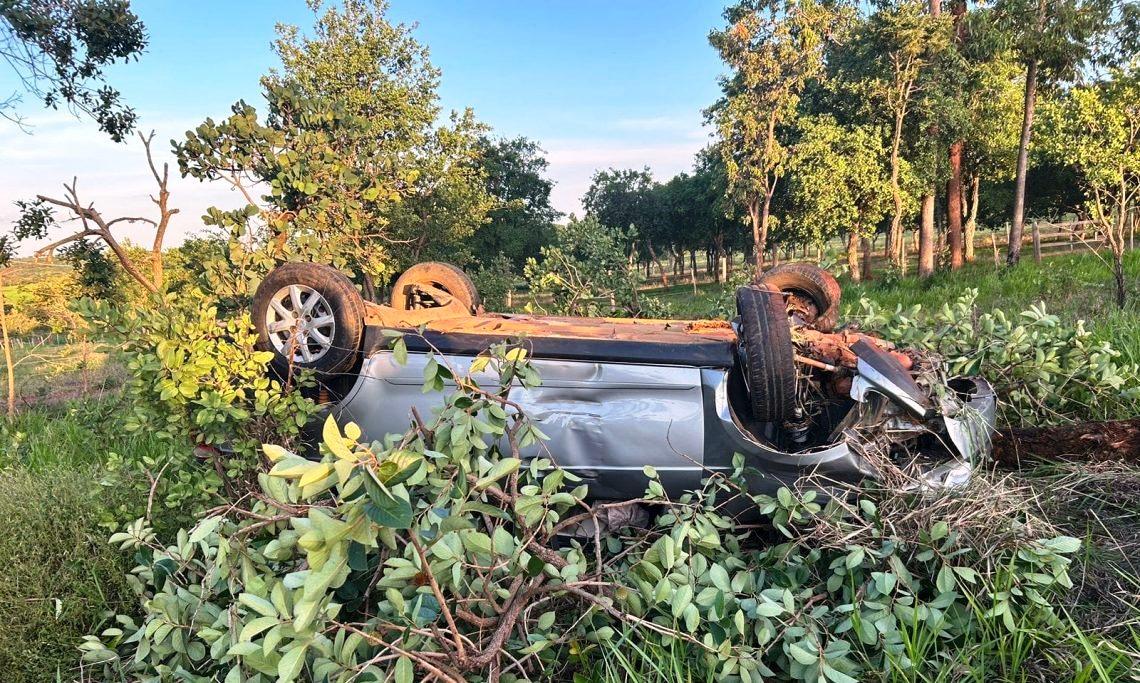 MOTORISTA EMBRIAGADA CAPOTA CARRO NA MGC-354 EM PRESIDENTE OLEGÁRIO