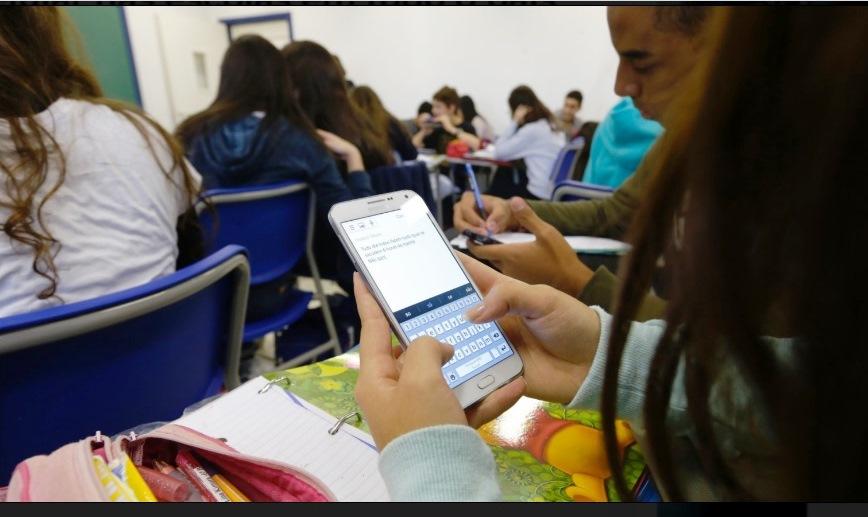 SENADO APROVA PROJETO QUE PROÍBE USO DE CELULARES EM ESCOLAS