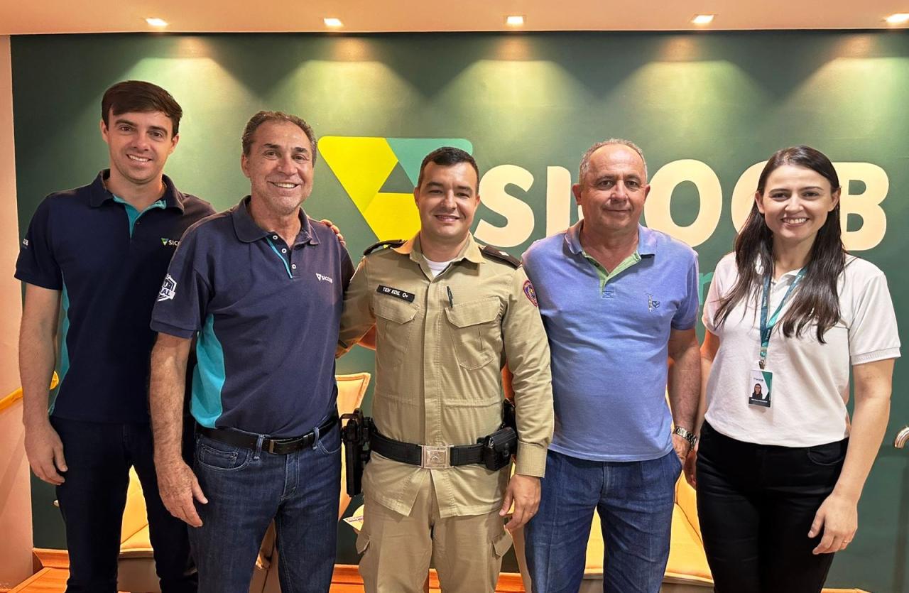 SICOOB CREDIVAZ REFORÇA COMPROMISSO DE APOIO AO TRABALHO DA POLÍCIA MILITAR EM VAZANTE