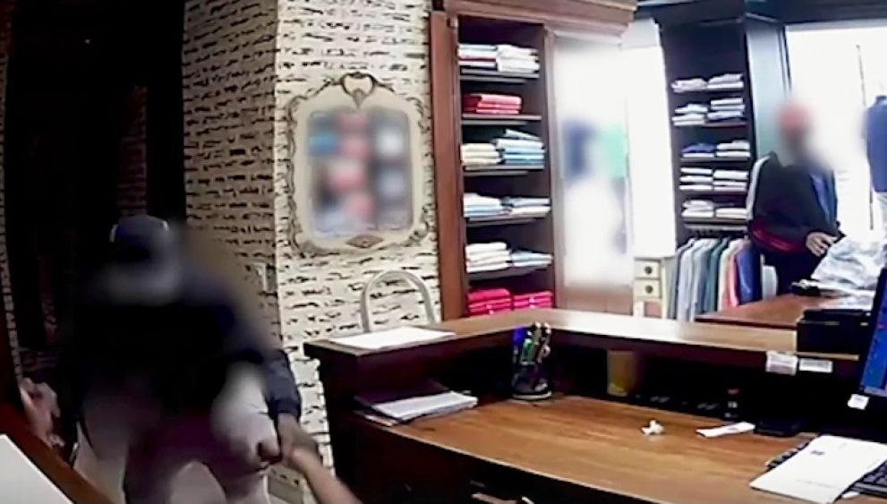 VÍDEO: FUNCIONARIA DESMAIA DURANTE ASSALTO E LADRÃO ACALMA A MULHER