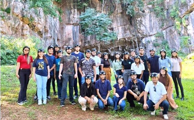 ALUNOS DO UNIPAM FAZEM VISITA TÉCNICA À MINERADORA EM VAZANTE