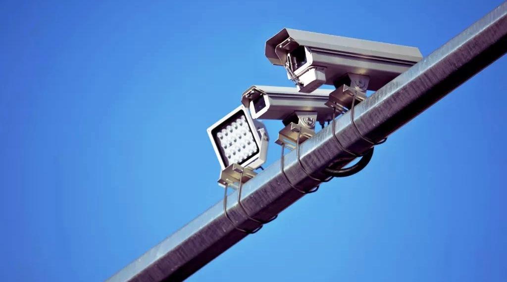 CÂMERAS COM IA FLAGRAM 30 INFRAÇÕES POR DIA NAS BRS 365 E 050 EM UBERLÂNDIA