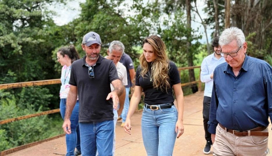 DEPUTADA ATENDE PREFEITO DE LAGAMAR E REIVINDICA CONSTRUÇÃO DE NOVA PONTE SOBRE O RIO PARANAÍBA