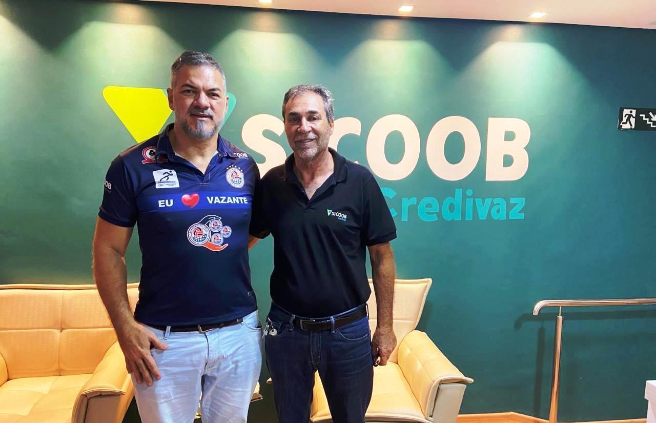 DIVINO E HONORATO CELEBRAM SUCESSO DA PARCERIA ACADEMIA DO VÔLEI/SICOOB CREDIVAZ