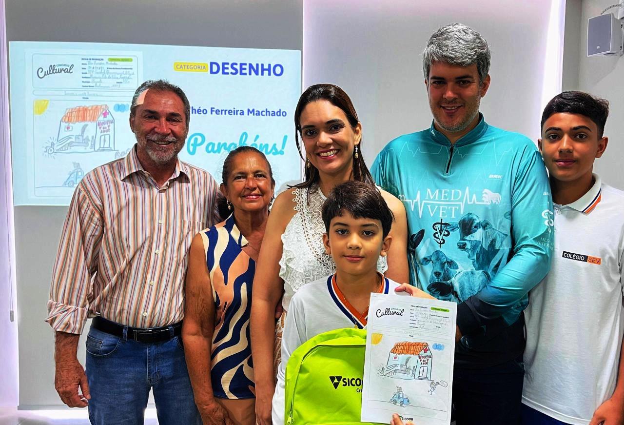 ESTUDANTES DE VAZANTE RECEBEM PREMIAÇÃO DE CONCURSO CULTURAL DO INSTITUTO SICOOB