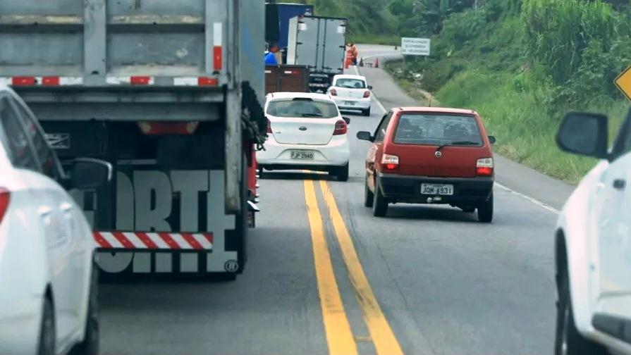 PROJETO PROPÕE MULTA DE QUASE R$ 3 MIL E SUSPENSÃO DA CNH POR ULTRAPASSAGENS PERIGOSAS