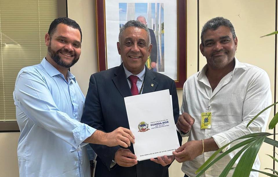 PREFEITO E EX-VEREADOR VÃO À BRASÍLIA EM BUSCA DE PROJETOS HABITACIONAIS PARA GUARDA-MOR