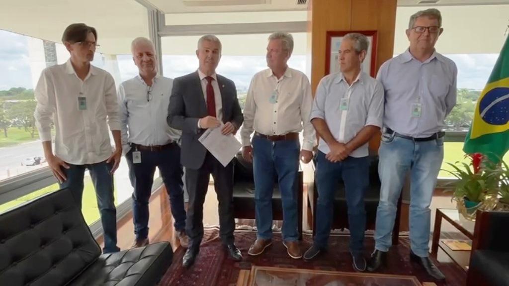 PREFEITO E VICE DE LAGAMAR VÃO À BRASÍLIA EM BUSCA DE RECURSOS FEDERAIS