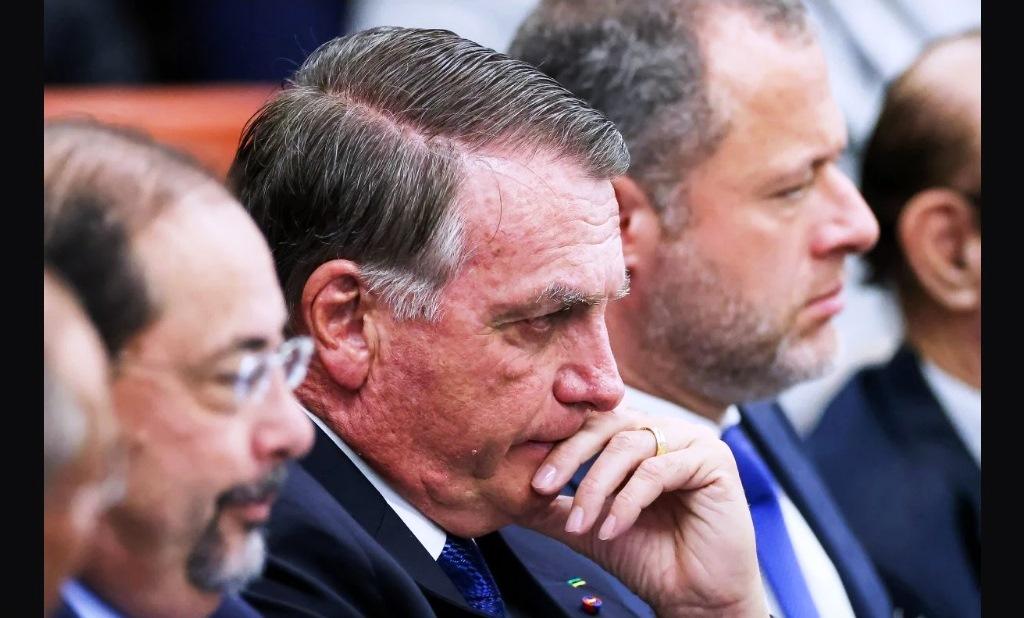 BOLSONARO E ALIADOS SE TORNAM RÉUS EM INVESTIGAÇÃO SOBRE GOLPE DE ESTADO