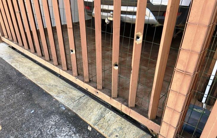 CASA DE EX-VEREADOR DE PATOS DE MINAS É ATINGIDA POR VÁRIOS TIROS EM ATENTADO