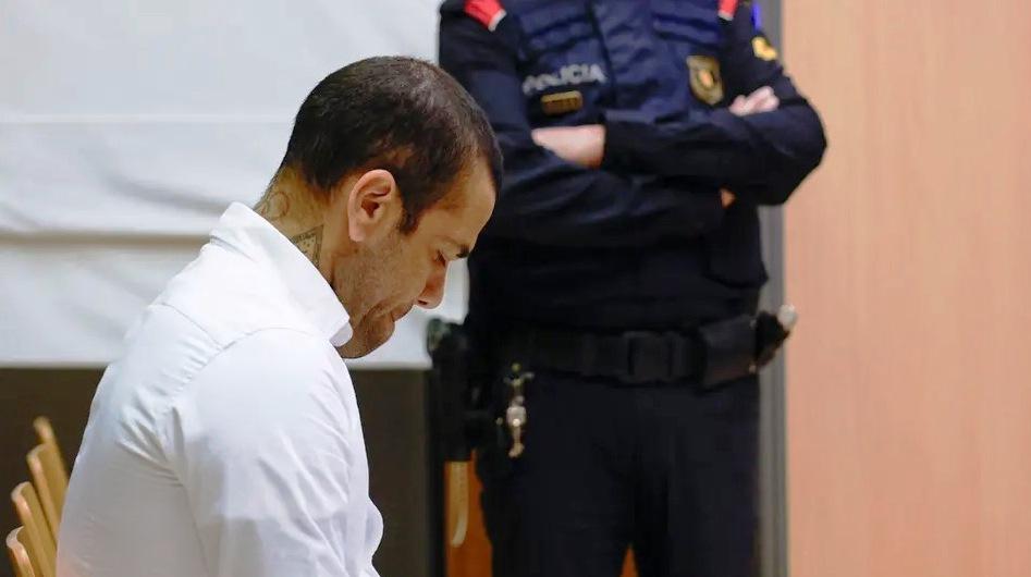 EX-JOGADOR DANIEL ALVES É ABSOLVIDO DO CRIME DE ESTUPRO NA ESPANHA