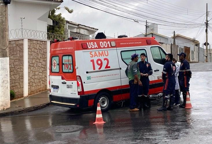 MOTOCICLISTA DE 39 ANOS PASSA MAL, CAI DA MOTO E MORRE EM PATOS DE MINAS