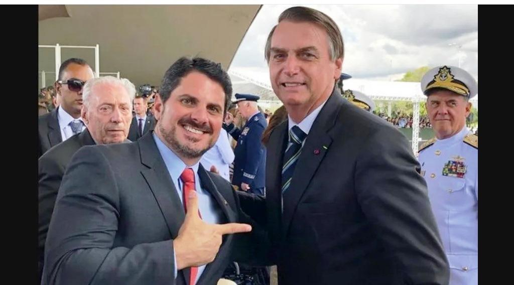 SENADOR BOLSONARISTA IMPLORA PARA OS ESTADOS UNIDOS INVADIREM O BRASIL