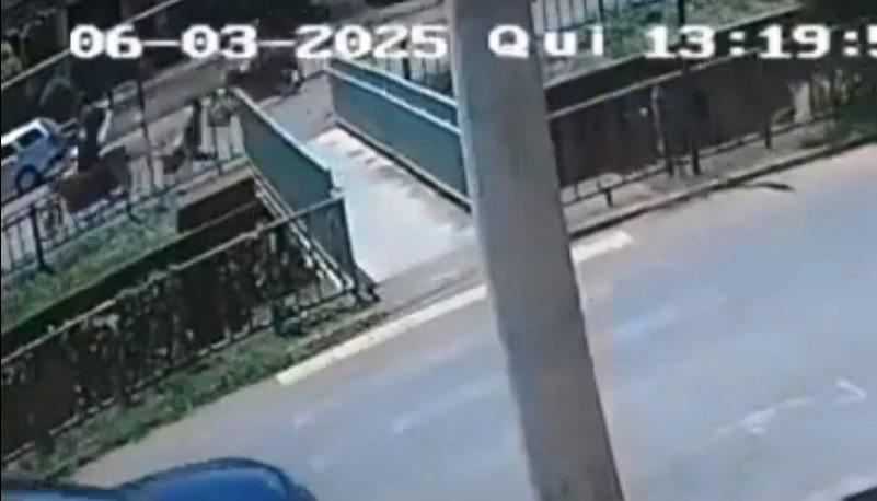 VÍDEO MOSTRA MOMENTO EM MULHER É ATROPELADA POR MOTOCICLISTA EM PATOS DE MINAS