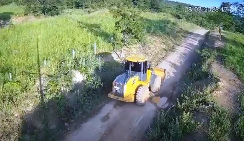 LADRÕES FURTAM PÁ-CARREGADEIRA EM PROPRIEDADE RURAL NO MUNICÍPIO DE LAGOA GRANDE