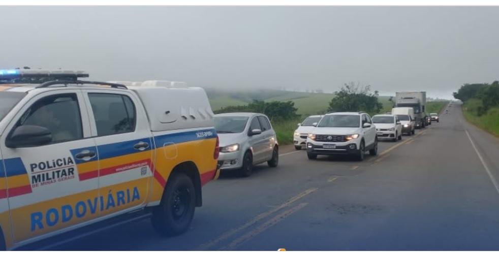 MOTORISTAS ENFRENTAM LENTIDÃO NA MGC-354 ENTRE LAGAMAR A PATOS DE MINAS
