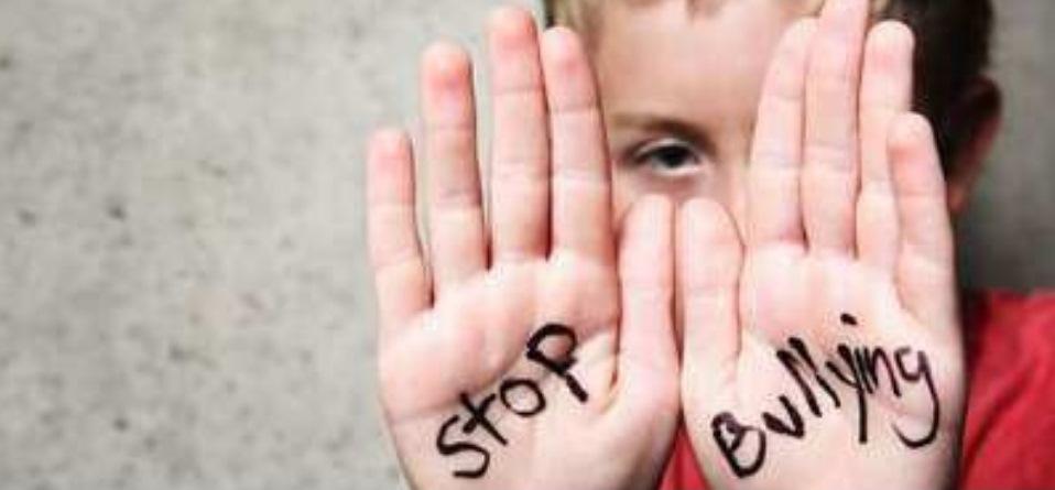 MENINA VÍTIMA DE BULLING NA ESCOLA TENTA SE MATAR EM GUARDA-MOR