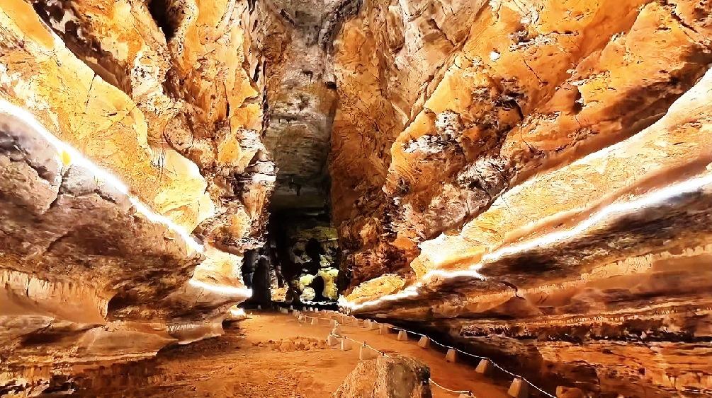 ILUMINAÇÃO DA GRUTA LAPA NOVA VISA IMPULSIONAR O TURISMO EM VAZANTE