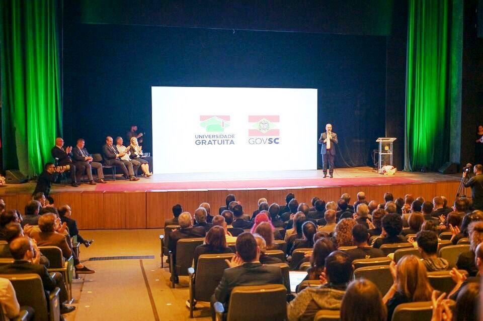 INVESTIGAÇÃO APONTA PRESENÇA DE 858 MILIONÁRIOS NO PROGRAMA UNIVERSIDADE GRATUITA EM SANTA CATARINA