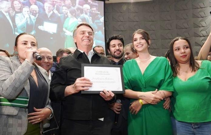 JAIR BOLSONARO PASSA MAL E INTERROMPE AGENDA DE COMPROMISSOS EM GOIÁS