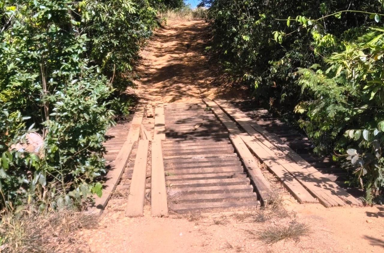 PONTE DE MADEIRA SERÁ SUBSTITUÍDA POR ESTRUTURA DE CONCRETO EM LOCALIDADE RURAL DE VAZANTE