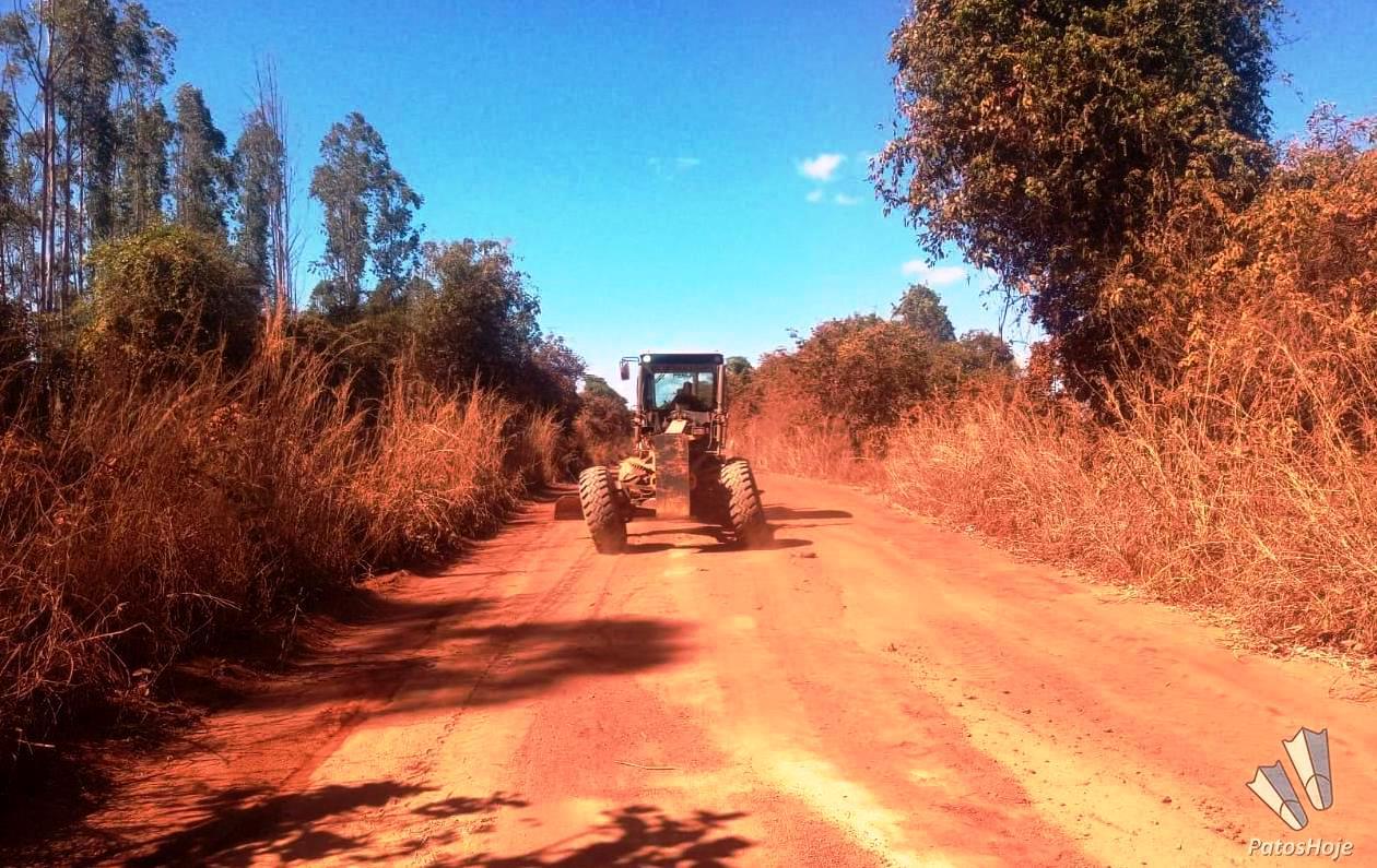PREFEITO DE VAZANTE RECORRE AO DIRETOR DO DER-MG PARA COBRAR MANUTENÇÃO DA LMG-706