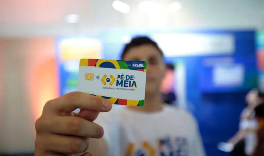 PROGRAMA PÉ-DE-MEIA PAGA PARCELA DE R$ 200 PARA ESTUDANTES NASCIDOS EM JULHO E AGOSTO