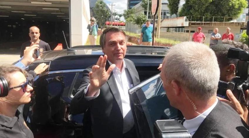 PEN DRIVE ENCONTRADO EM CASA DE BOLSONARO NÃO TEM RELEVÂNCIA PARA INVESTIGAÇÃO