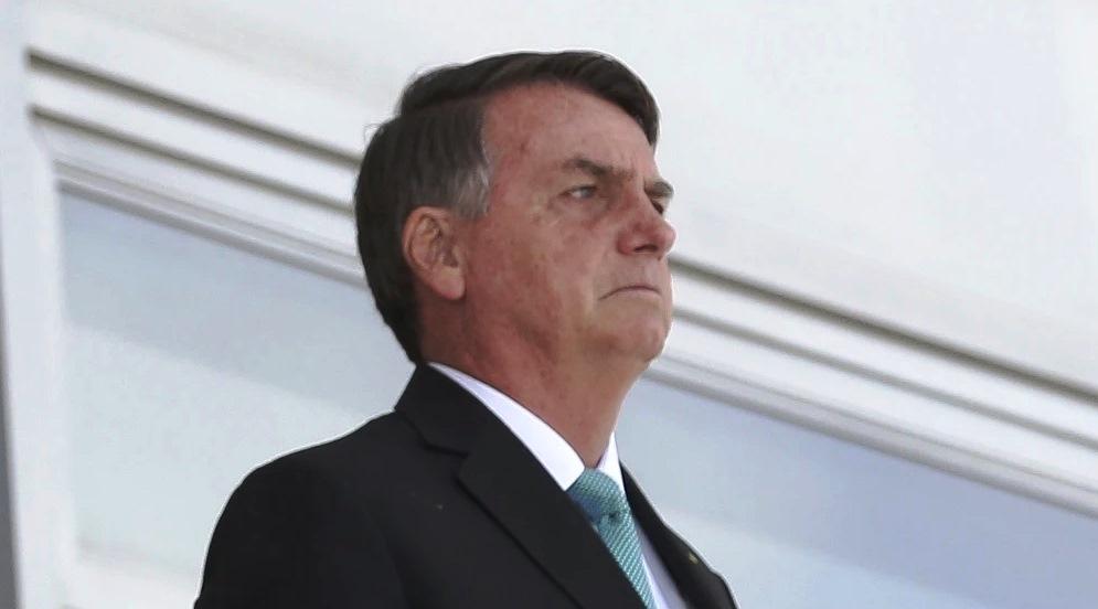 POLÍCIA FEDERAL CUMPRE MANDADO DE BUSCA E APREENSÃO NA CASA DE BOLSONARO