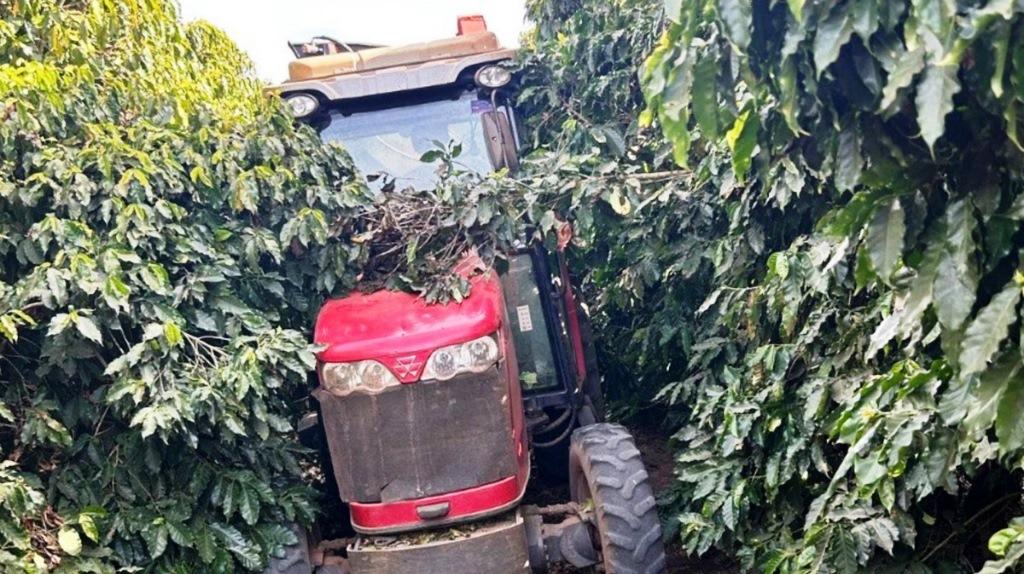 FAZENDEIRO MORRE AO TER O CORPO PRESO AO TRATOR EM LAVOURA DE CAFÉ