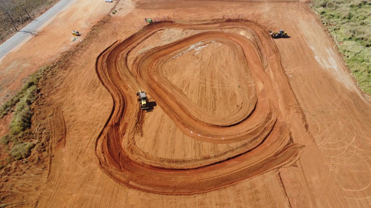 PREFEITURA CONSTRÓI PISTA DE CORRIDA PARA A ASSOCIAÇÃO OFF-ROAD DE VAZANTE